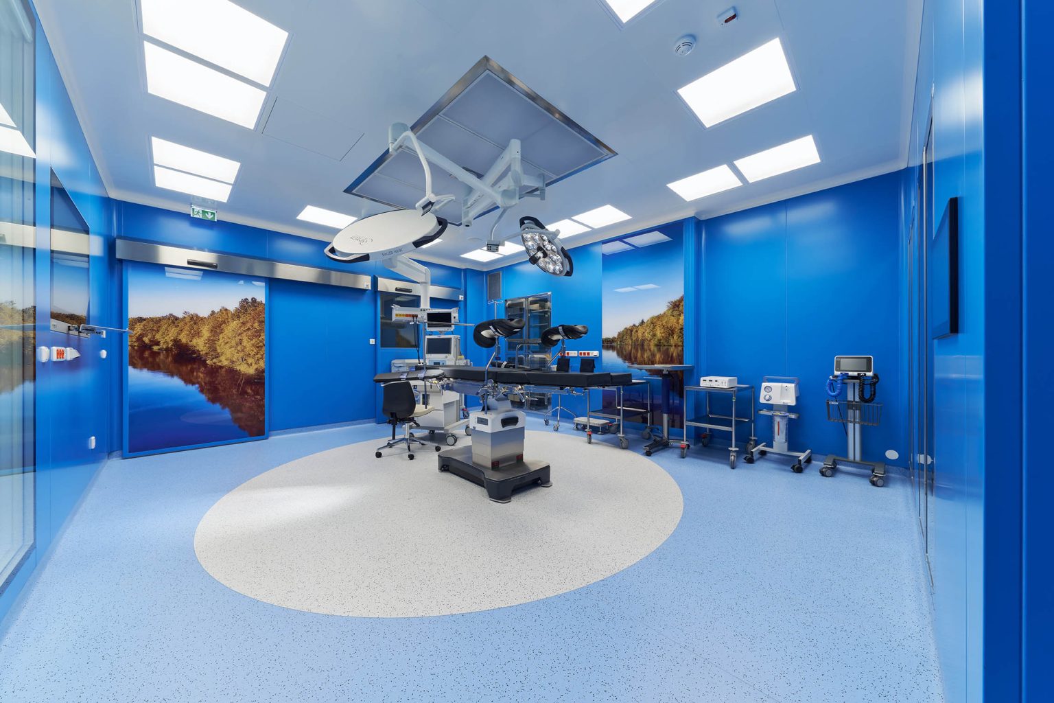 Modrý operační sál I kliniky HR Clinic ve Znojmě